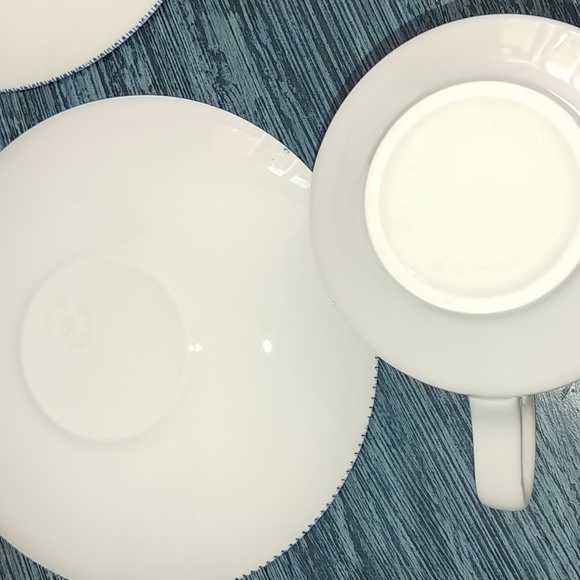 Blue Willow Churchill vintage tea cups & saucers - Picture 6 of 8